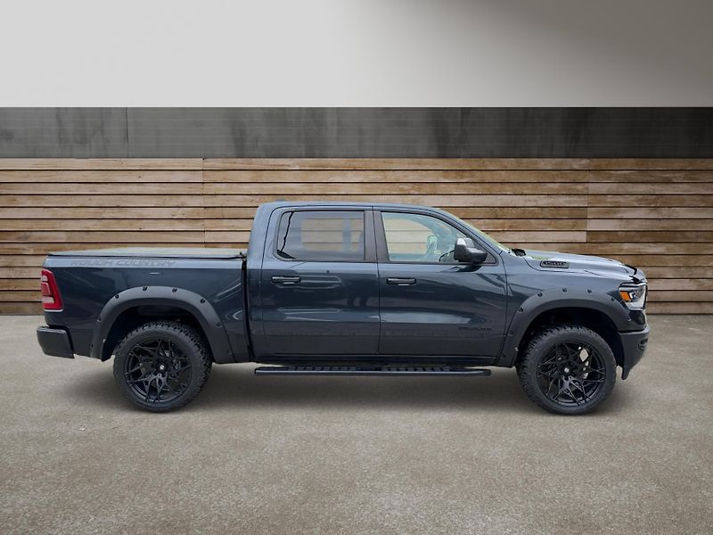 Dodge RAM (2019) +HEMI+LPG+OFFROAD PAKET+ - fotka 2 z 21