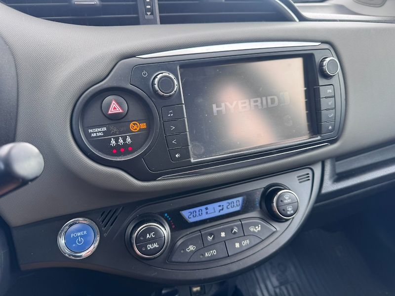 Toyota Yaris (2016) HYBRID 1,5 54 KW STK AUTOMAT - fotka 18 z 36