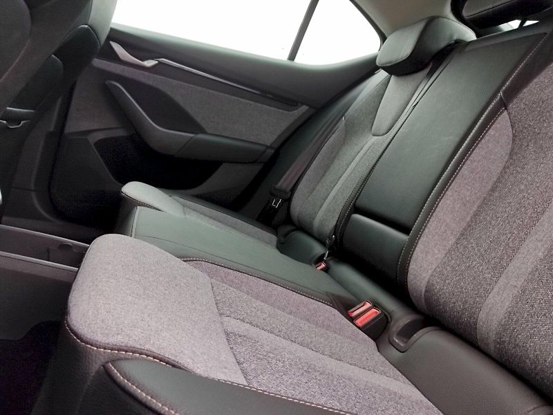 Škoda Octavia (2025) Top Selection  1,5 Tsi 110 Kw - fotka 27 z 38