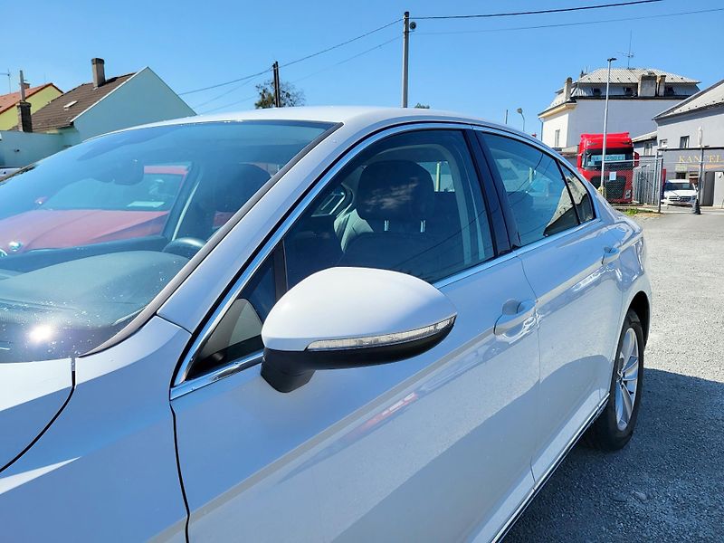 Volkswagen Passat SEDAN 2.0 TDi ELEGANCE *ČR - fotka 37 z 48