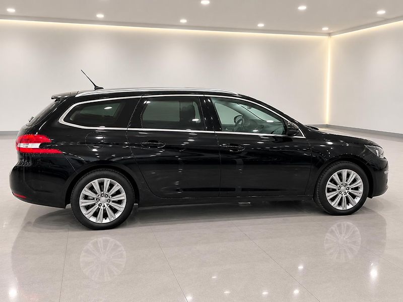 Peugeot 308 (2021) - fotka 4 z 24
