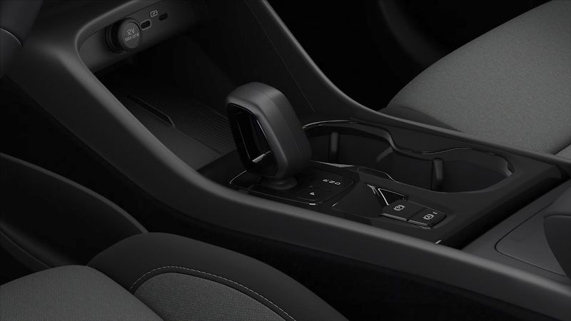 Volvo XC40 (2026) 2,0 B3  Plus - fotka 7 z 13