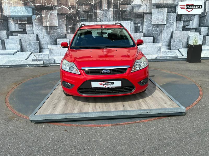 Ford Focus (2010) 1.6TDCi, 66KW, VYHŘ. SEDADLA - fotka 2 z 22