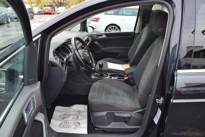Volkswagen Touran (2018) 1.4TSI 110kw HIGHLINE TAŽ LED - fotka 25 z 50