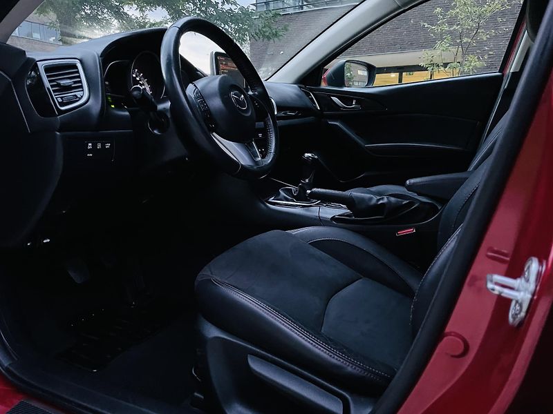 Mazda 3 2.0i MANUÁL LED KAMERA VÝHŘEV - fotka 27 z 43