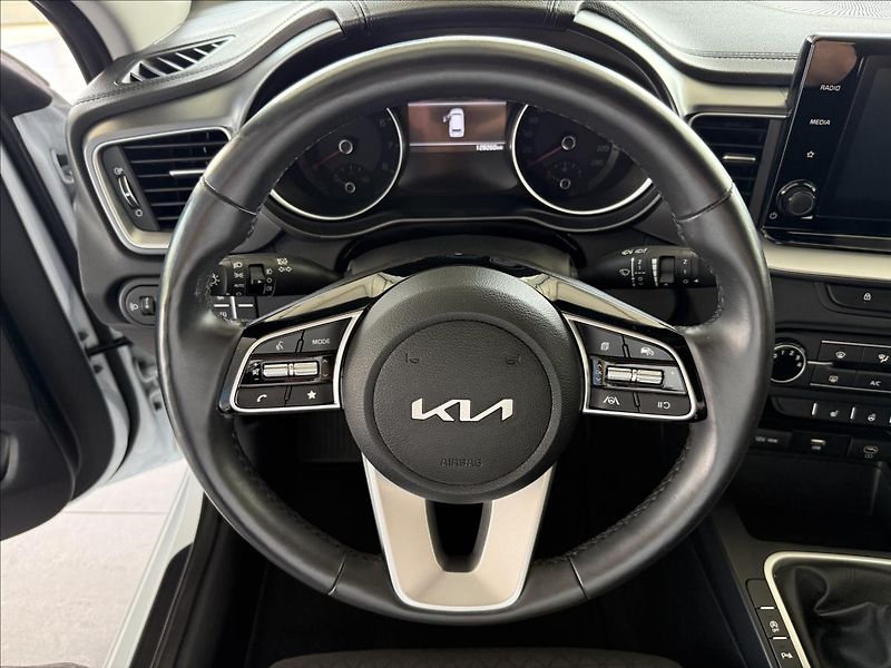 Kia Ceed 1,0   73kW,SPIN,ZÁRUKA,ČR,1.MA - fotka 17 z 28