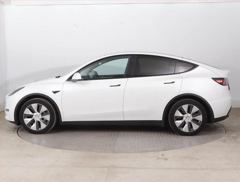 Tesla Model Y (2021) Long Range AWD 79kWh, SoH 92% - fotka 3 z 21