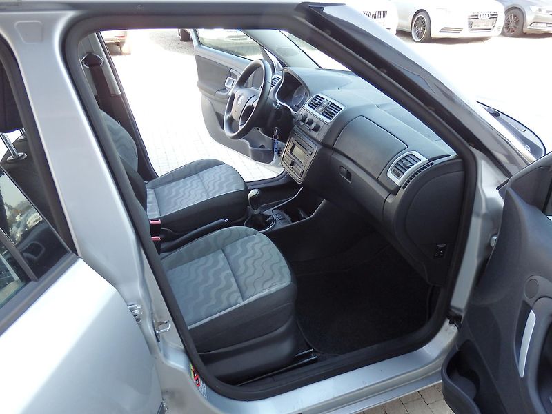 Škoda Fabia 1.4 16V KLIMA, 8x AIRBAG - fotka 10 z 13