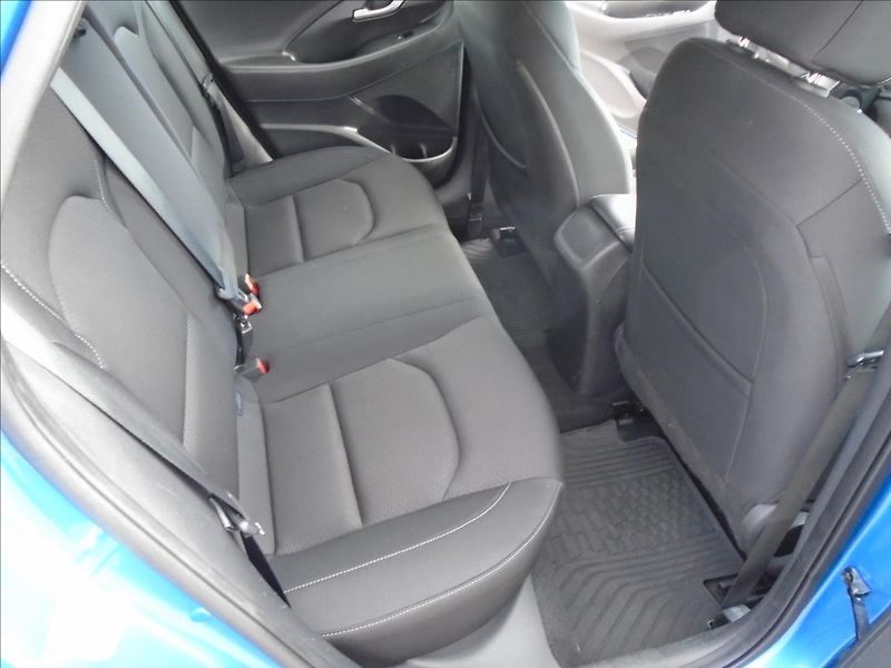 Hyundai i30 1,6 - fotka 17 z 36