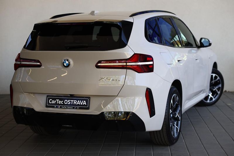 BMW X3 30e xDrive - fotka 2 z 18
