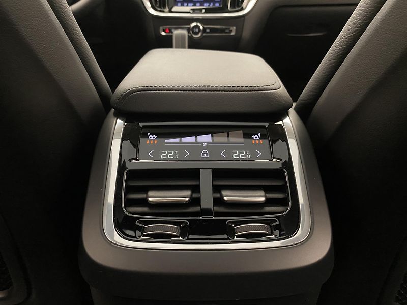 Volvo S60 B5 AWD DARK ULTIMATE REZERVACE - fotka 34 z 58