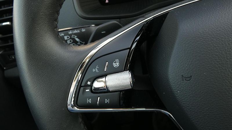 Škoda Karoq 1,5 TSI DSG Style - fotka 11 z 22