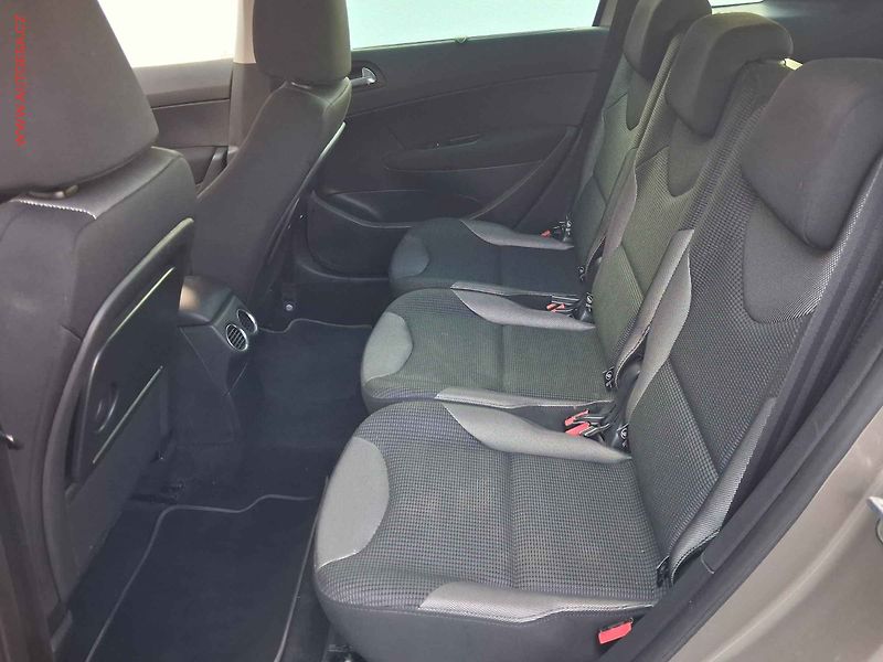 Peugeot 308 (2013) 1.6 HDI, 2.maj,ČR, AC, panor. - fotka 10 z 15