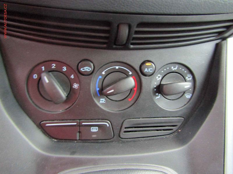 Ford C-MAX (2013) 1.6i, ČR, AC - fotka 17 z 18