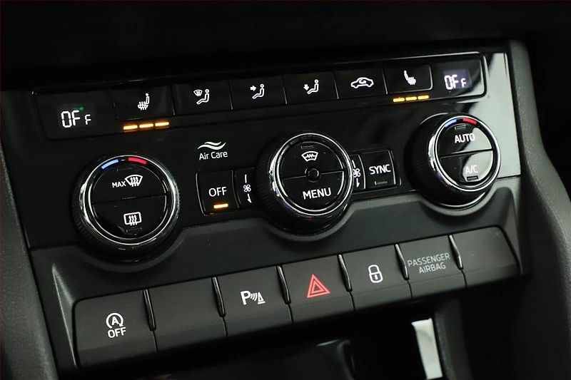 Škoda Karoq (2024) Style 1.5 TSI - fotka 14 z 17