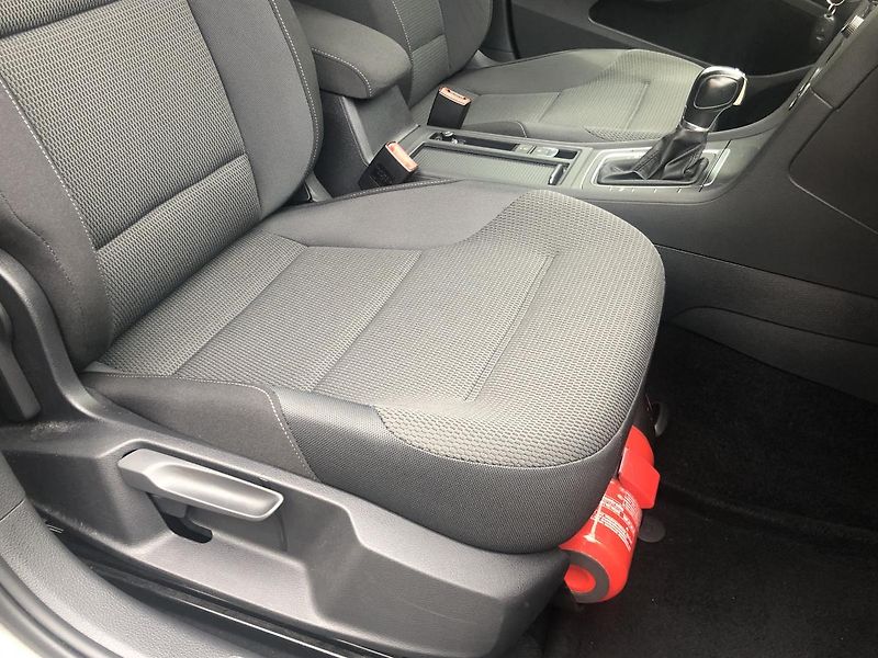 Volkswagen Golf (2013) 1,6TDI DSG Comfortl. Nez. top. - fotka 34 z 65