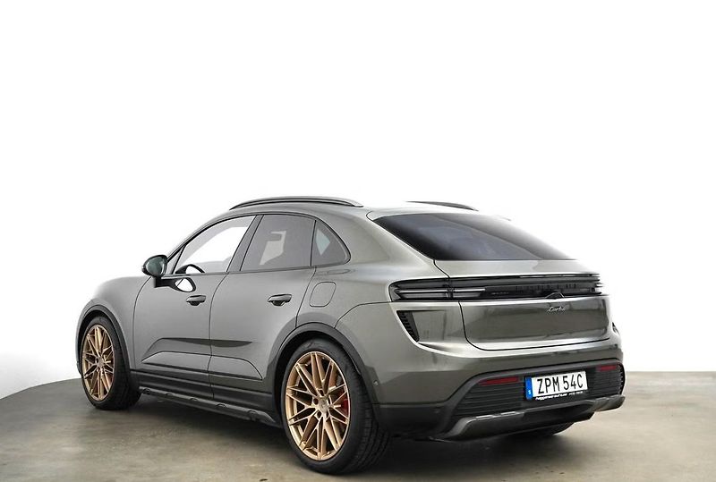 Porsche Macan Turbo GTS Matrix Kamera HuD - fotka 5 z 22