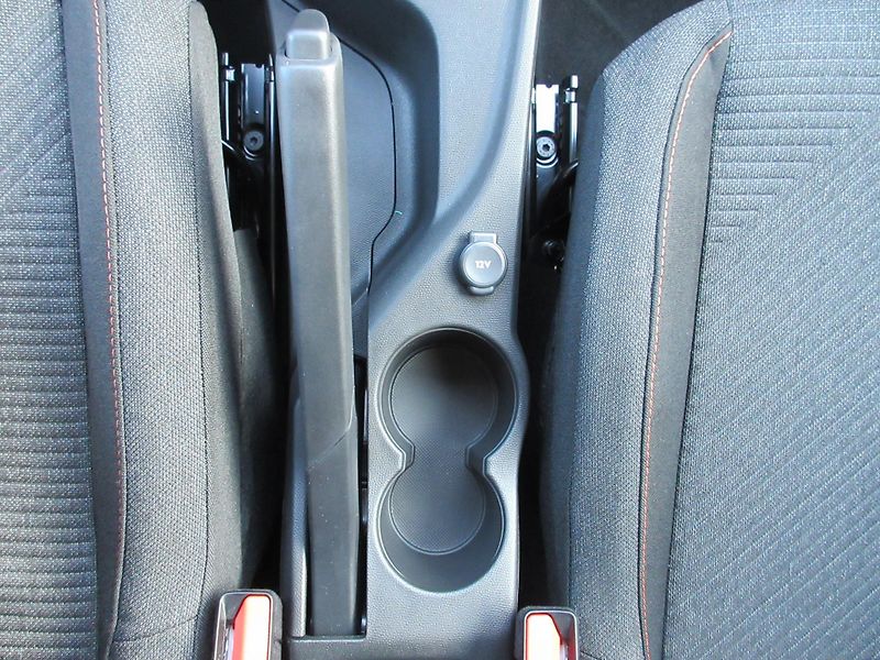 Peugeot 2008 STYLE PureTech 100 S&S MAN6 - fotka 32 z 36