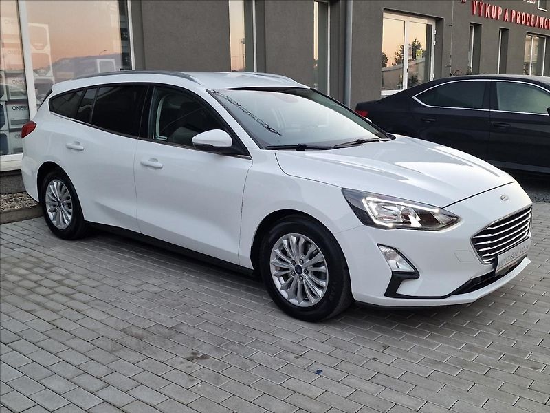 Ford Focus 1.5TDCI Titanium,ČR,1.Majitel - fotka 2 z 46