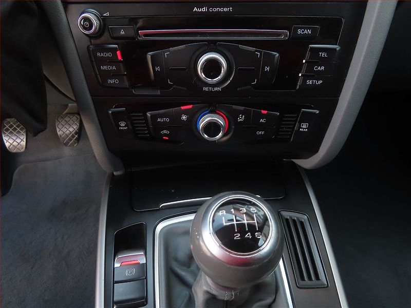 Audi A4 (2013) 2.0 TDI, Park. senzory - fotka 17 z 18