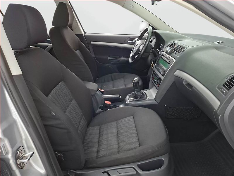 Škoda Octavia (2011) 1.6 TDI, Tempomat - fotka 9 z 16