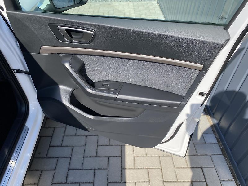 Seat Ateca 2.0TSI 140KW- DSG - LED -1xMAJ - fotka 50 z 56