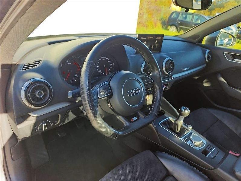 Audi A3 2,0 TDi S-Line Navi,Bi-xenon - fotka 13 z 39