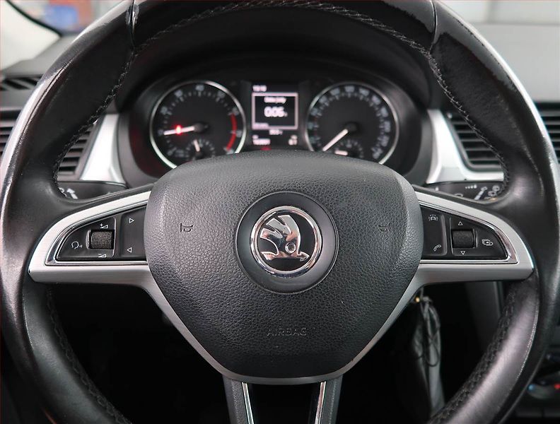 Škoda Rapid (2015) Spaceback 1.2 TSI - fotka 15 z 19