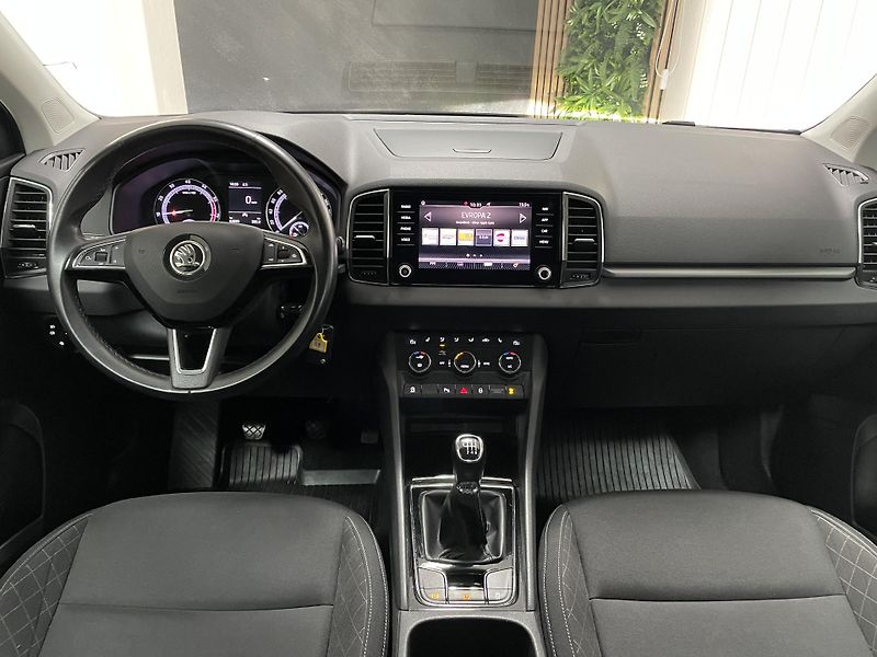 Škoda Karoq 1.5 TSi 125 YEARS ČR 1.MAJ SER - fotka 23 z 31