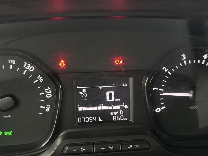 Peugeot Expert (2021) 2.0 150 koní - fotka 14 z 16