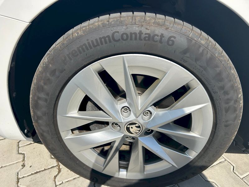 Škoda Octavia (2023) OCT.COM M-HEV STY TS 110/1.5 A - fotka 16 z 28