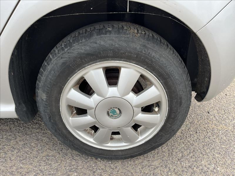 Škoda Fabia 1,4 MPi ALU STK 5/2028 - fotka 24 z 25