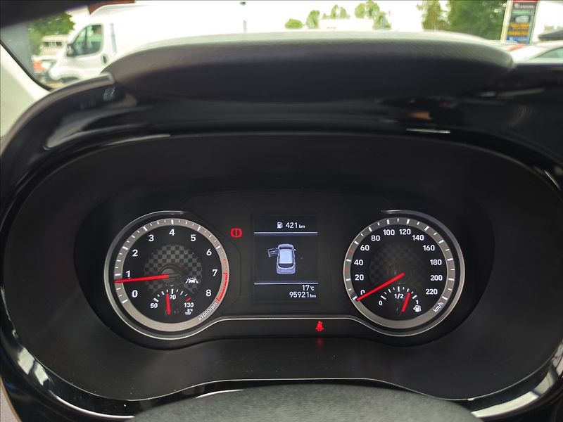 Hyundai i10 1,0 49KW vyhř. volat + sedadla - fotka 16 z 41