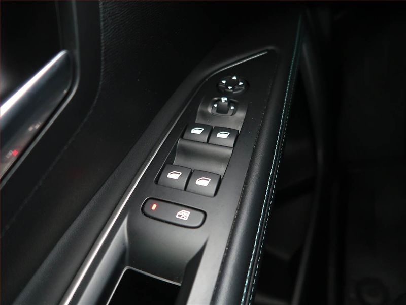 Peugeot 5008 (2022) 1.5 BlueHDi - fotka 16 z 23