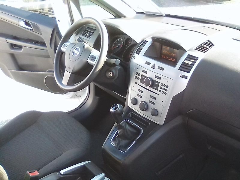 Opel Zafira (2009) 1.6i 16V, 7míst, 2.majitel - fotka 22 z 29