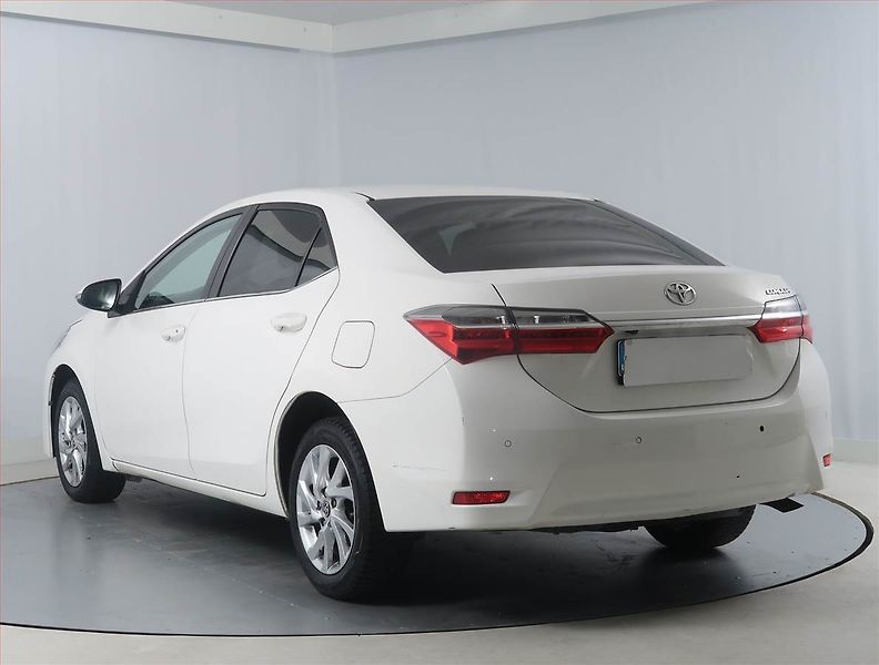 Toyota Corolla (2016) Lounge 1.6 Valvematic, ČR - fotka 4 z 15