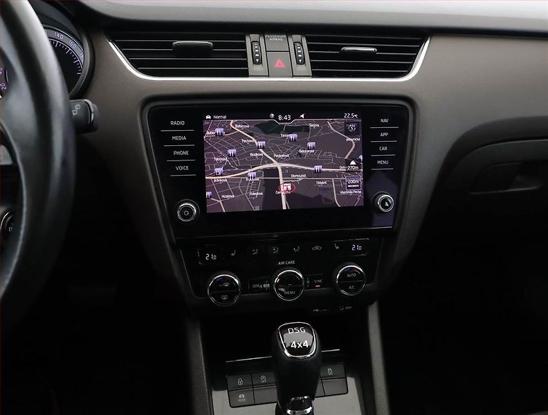 Škoda Octavia (2017) Laurin&Klement 2.0 TDI, 4X4 - fotka 10 z 18