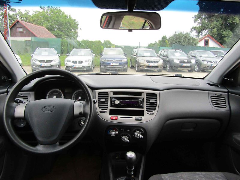 Kia Rio (2007) 1.6i, servis.kniha, AC - fotka 8 z 16