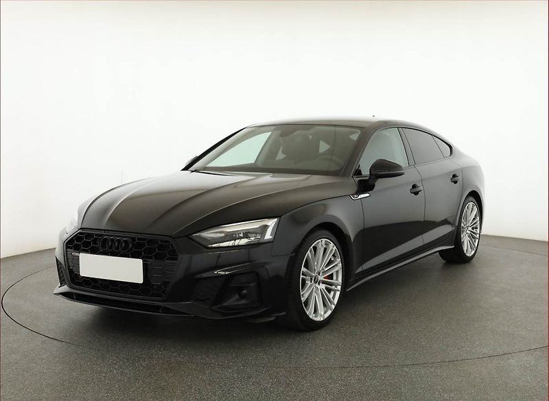 Audi A5 (2022) S-Line 40 TDI - fotka 2 z 19