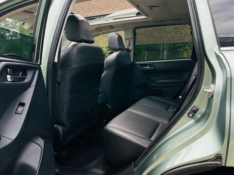 Subaru Forester 2.0i 1.MAJITEL TAŽNÉ SERVISKA - fotka 33 z 48