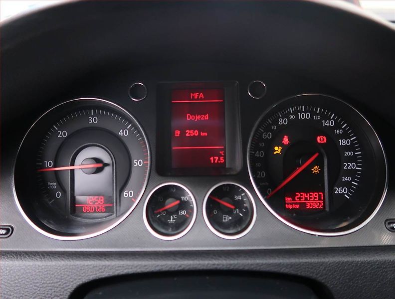 Volkswagen Passat (2005) 2.0 TDI, Tažné, udržované - fotka 11 z 16