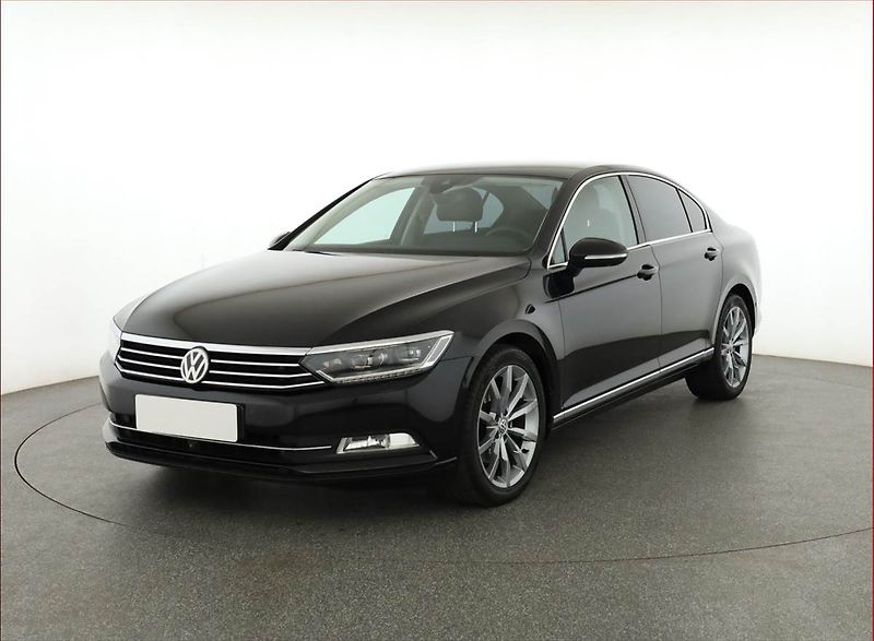 Volkswagen Passat (2016) Highline 2.0 TDI, Serv.kniha - fotka 2 z 21