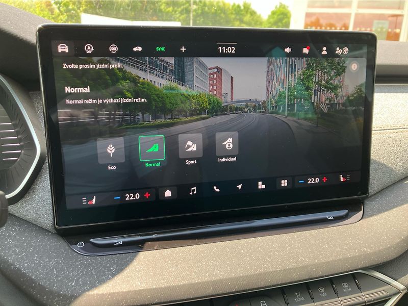 Škoda Octavia 1,5 TSI 110 kW MHEV DSG PREMIU - fotka 20 z 30
