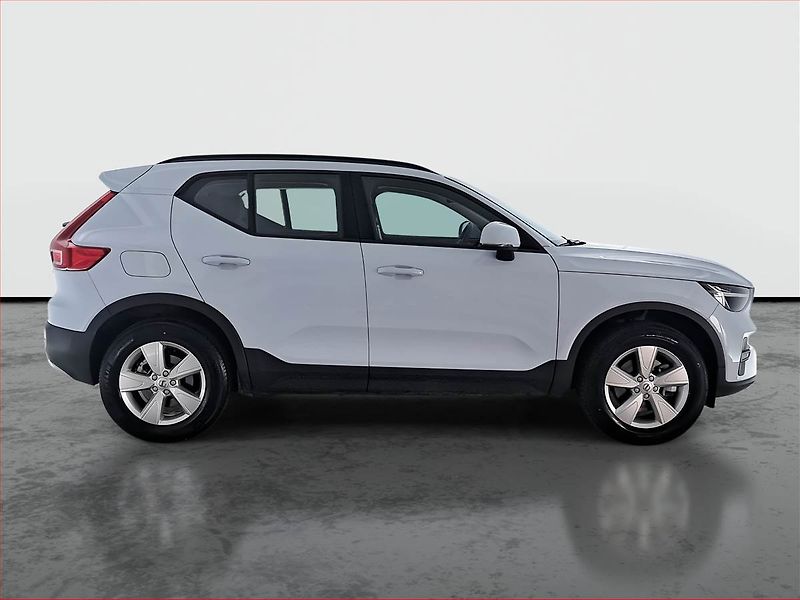 Volvo XC40 (2026) Plus B3 - fotka 6 z 20