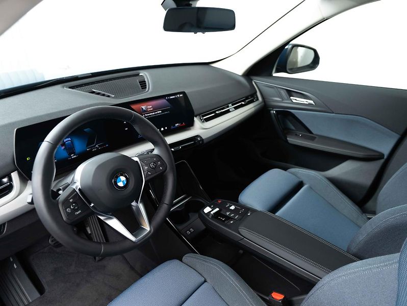 BMW X1 sDrive18d - fotka 5 z 6