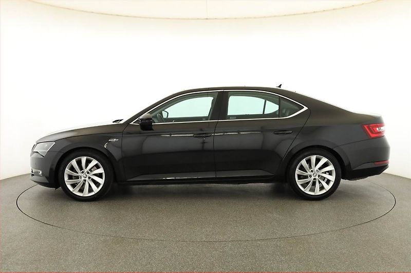 Škoda Superb (2017) Laurin&Klement 1.8 TSI, Kůže - fotka 3 z 21