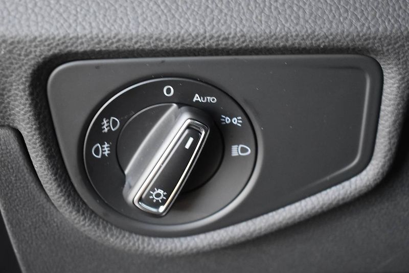 Volkswagen Touran (2023) 1.5TSI 110kW DSG, LED - fotka 16 z 26