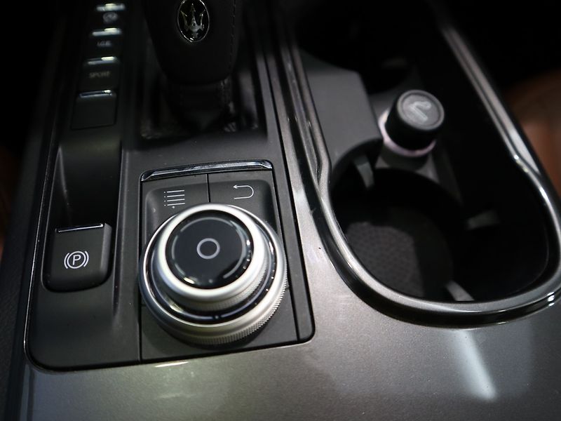 Maserati Ghibli 3.0 V6 202 kW - fotka 18 z 24