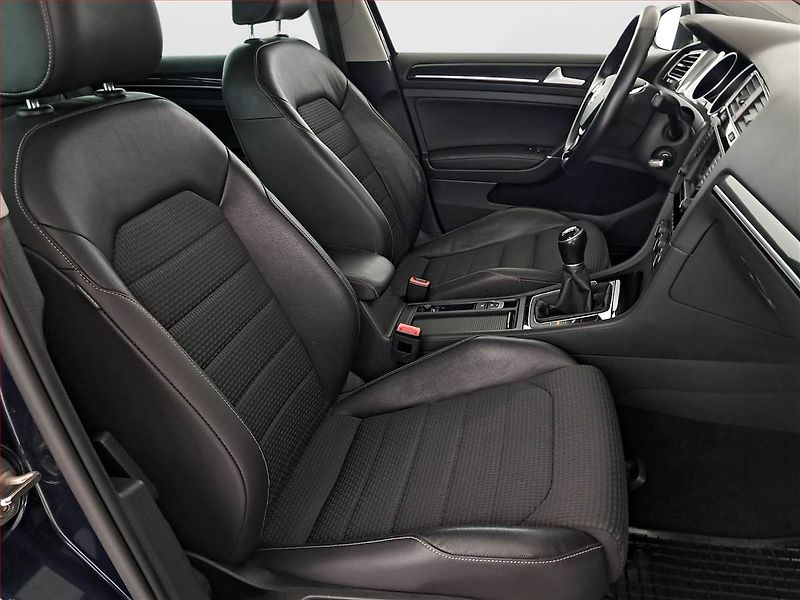 Volkswagen Golf (2016) 2.0 TDI, Xenony, Tempomat - fotka 9 z 17