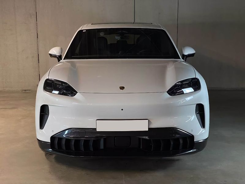 Porsche Cayenne (2026) Electric HuD 360 Display spol. - fotka 2 z 23